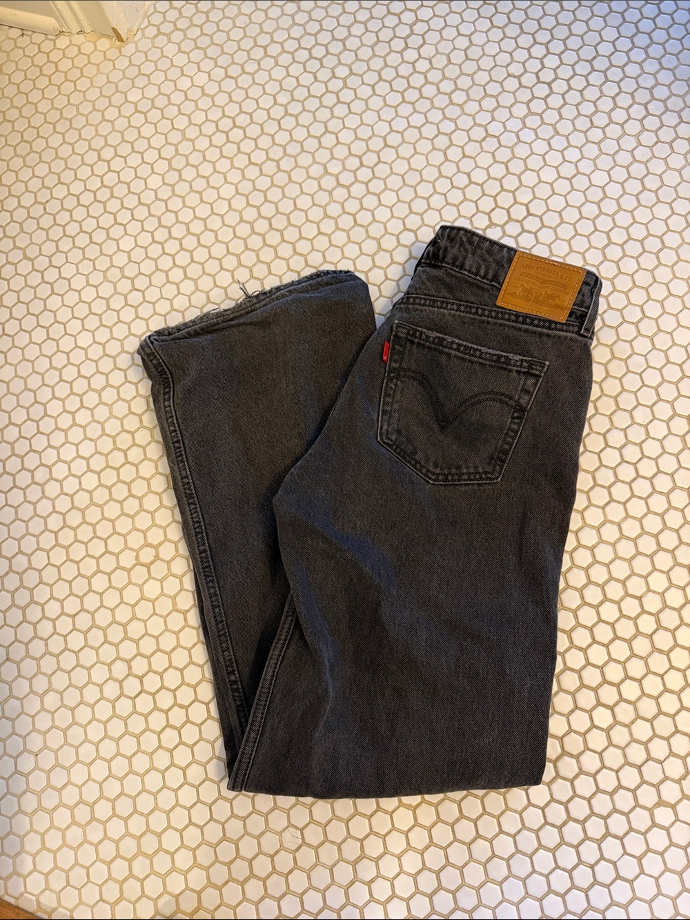Levi's women’s Dark Charcoal low and loose size 27